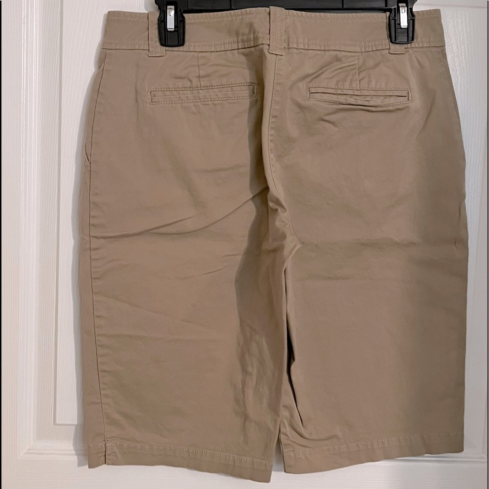 New York & Co khaki shorts